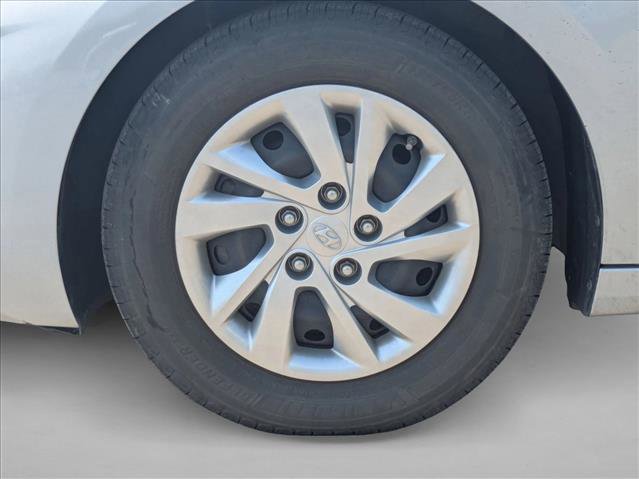 Used 2020 Hyundai Elantra SE w/ Cargo Package (C1) image 9