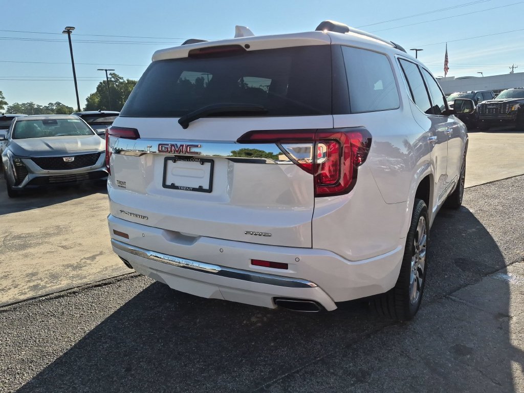 Used 2023 GMC Acadia Denali w/ Denali Technology Package AWD/4WD image 4