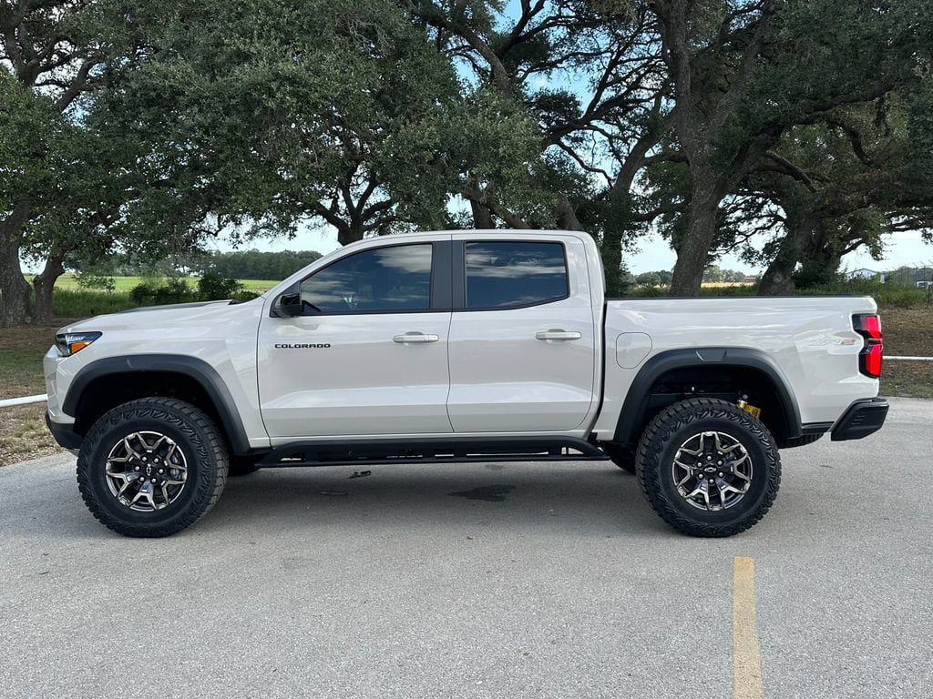 New 2026 Chevrolet Colorado ZR2 w/ Technology Package AWD/4WD image 8