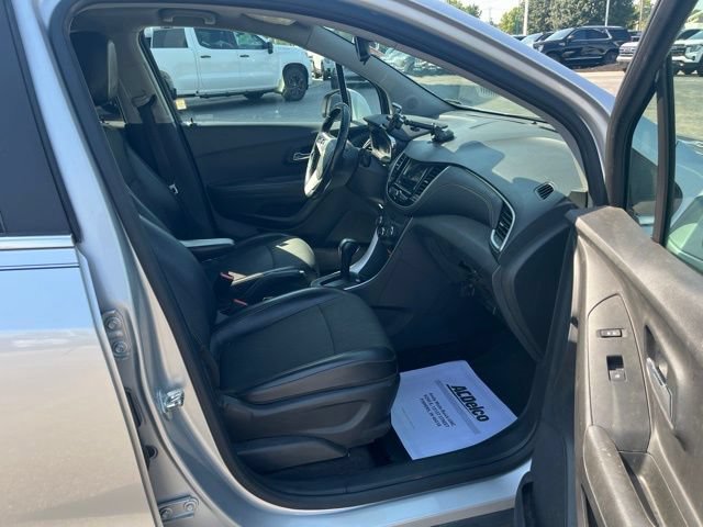 Used 2018 Chevrolet Trax LT w/ LT Convenience Package FWD image 35