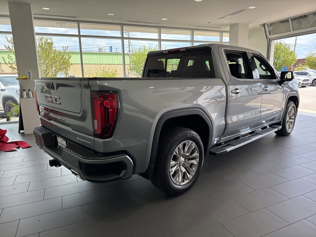 Used 2025 GMC Sierra 1500 Denali image 8