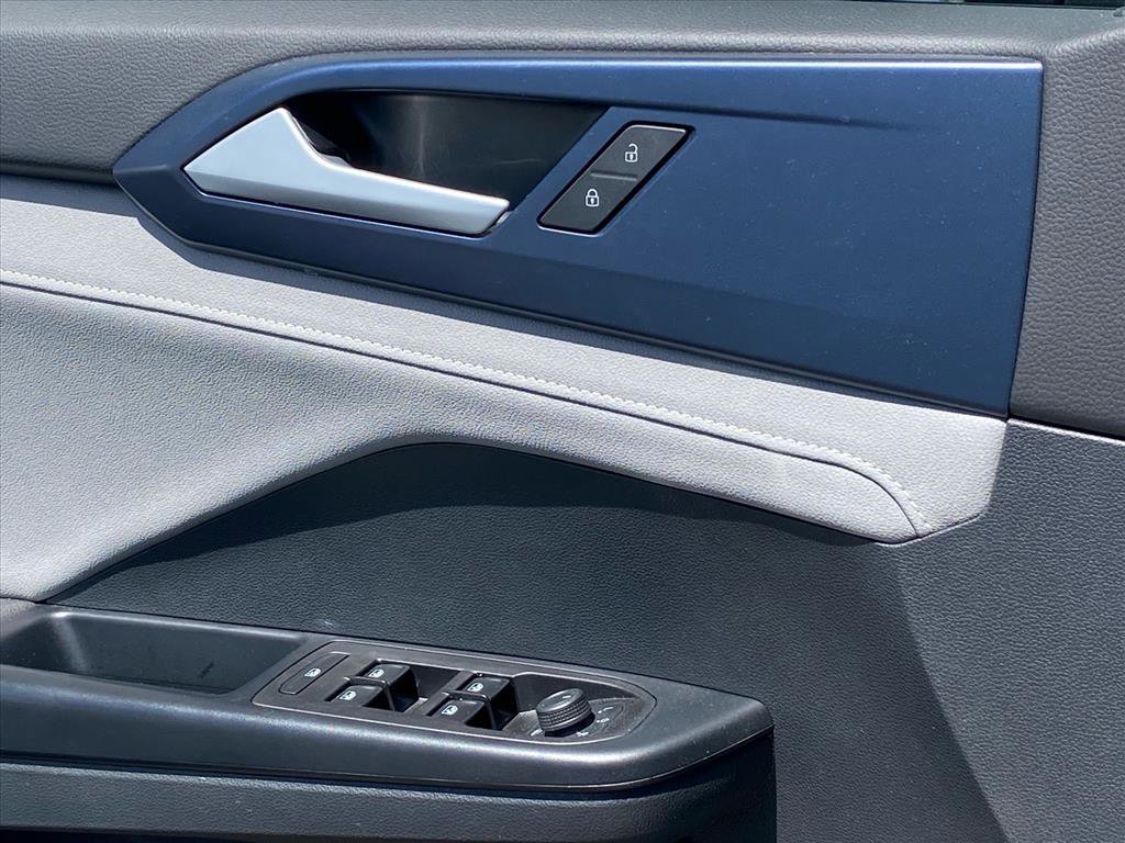 Certified 2024 Volkswagen Taos SE FWD image 18