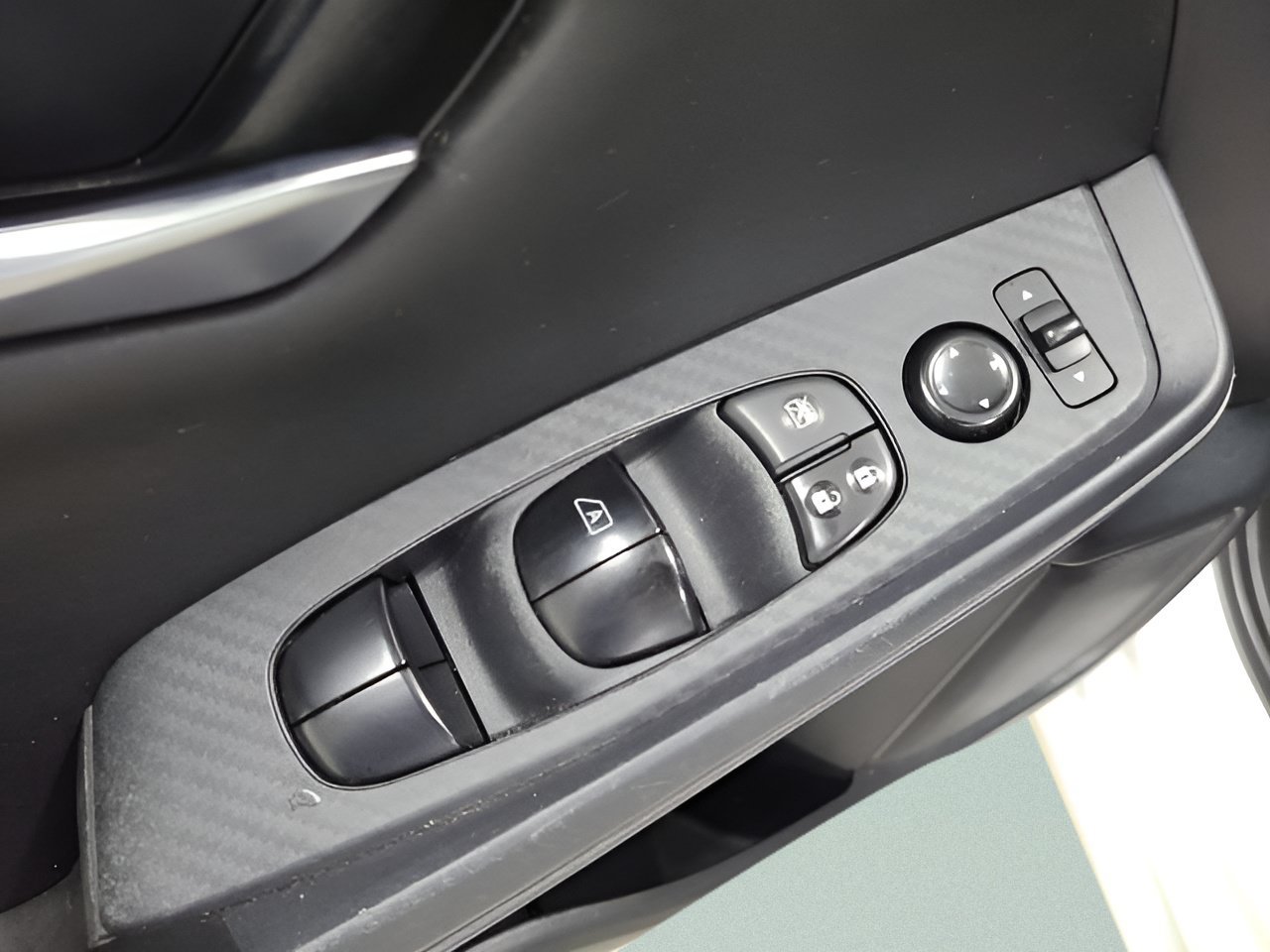 Used 2024 Nissan Sentra SV FWD image 21