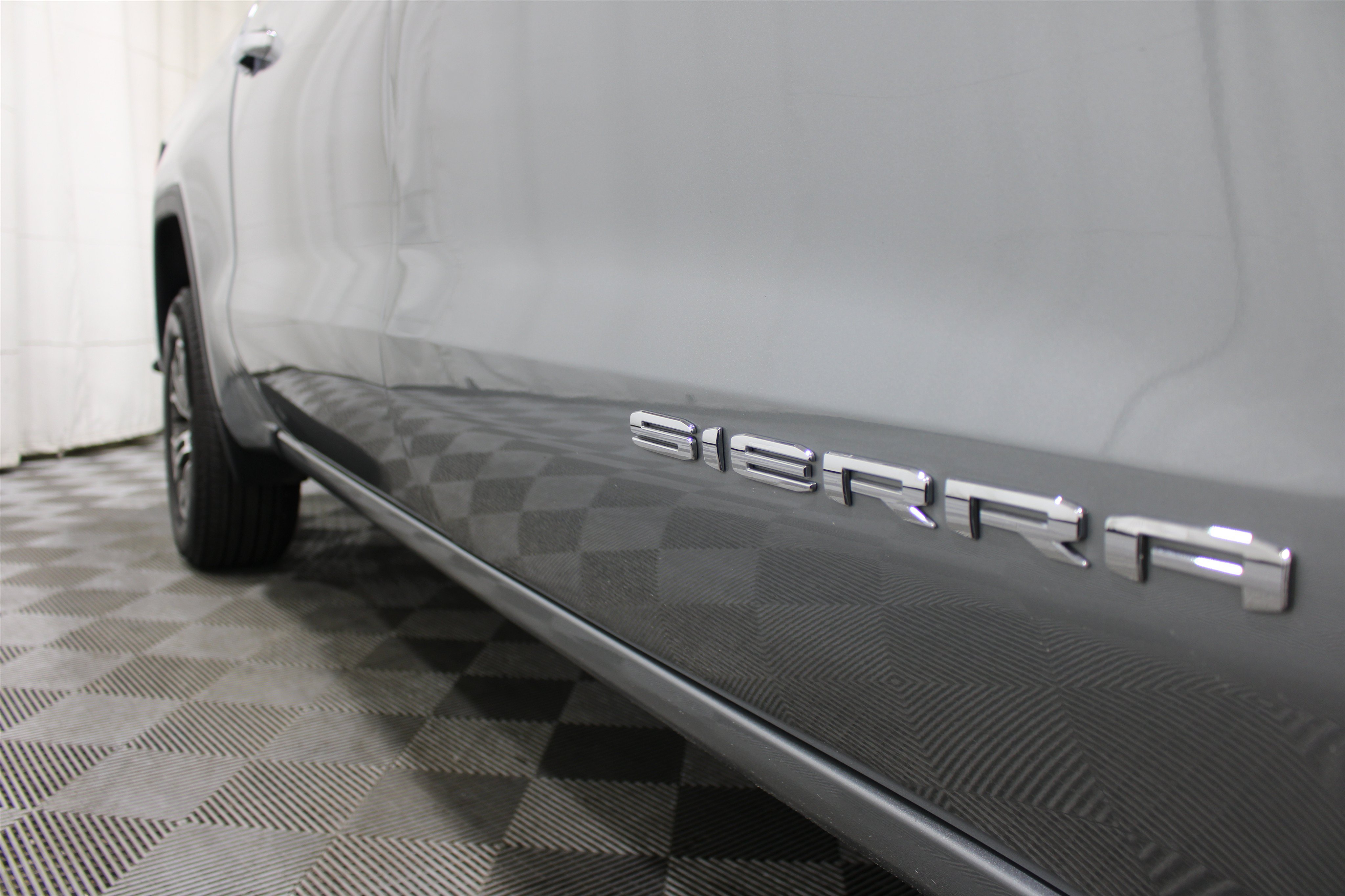 Used 2025 GMC Sierra 1500 SLT RWD image 27