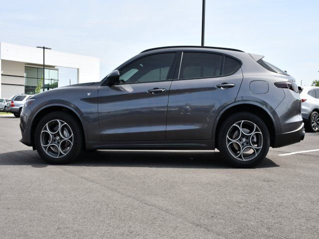 Used 2022 Alfa Romeo Stelvio Ti image 7