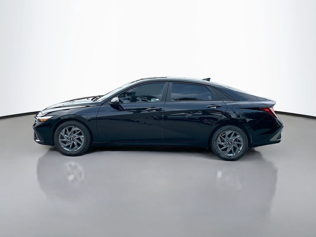 Used 2024 Hyundai Elantra SEL FWD image 4