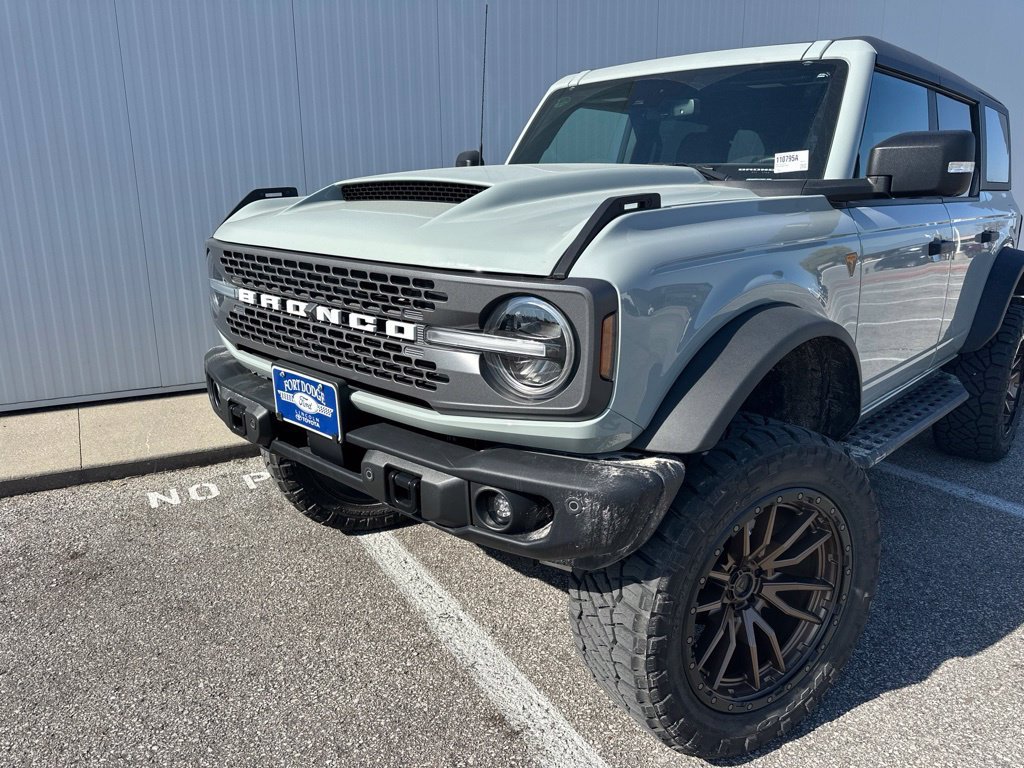 Certified 2023 Ford Bronco Badlands w/ Sasquatch Package AWD/4WD image 2