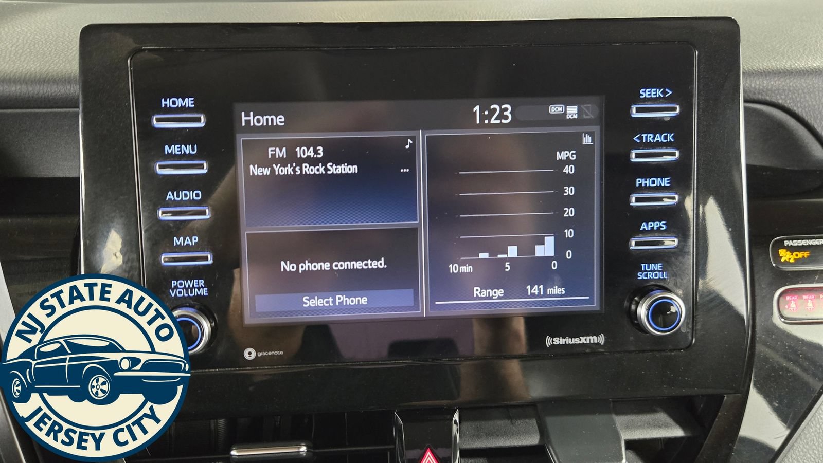 Used 2021 Toyota Camry SE FWD image 14