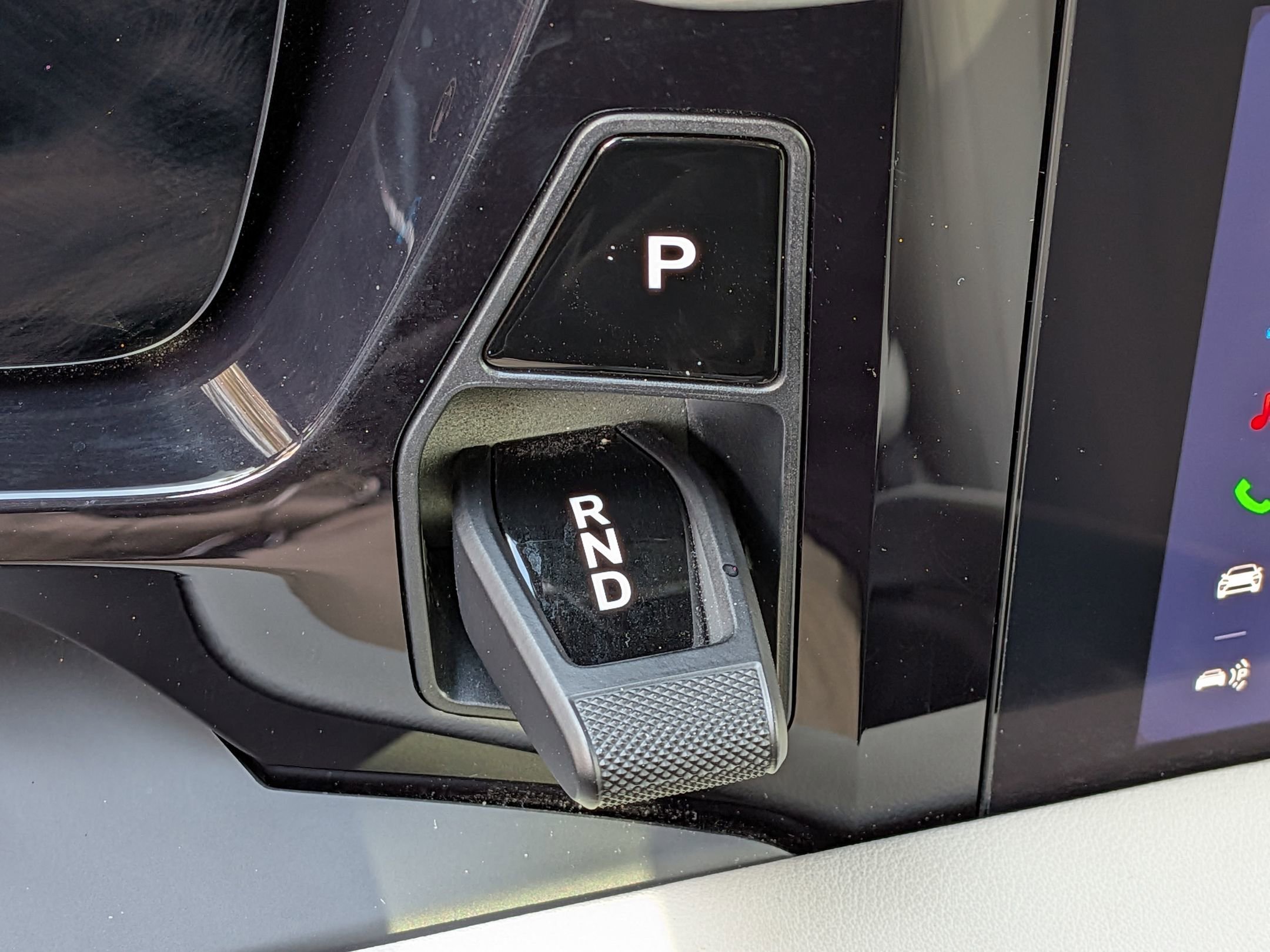 Certified 2025 Porsche Macan 4S Electric AWD/4WD image 18