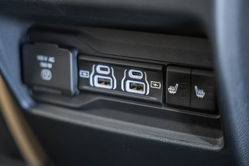 New 2025 Jeep Grand Cherokee Limited w/ Luxury Tech Group II image 32