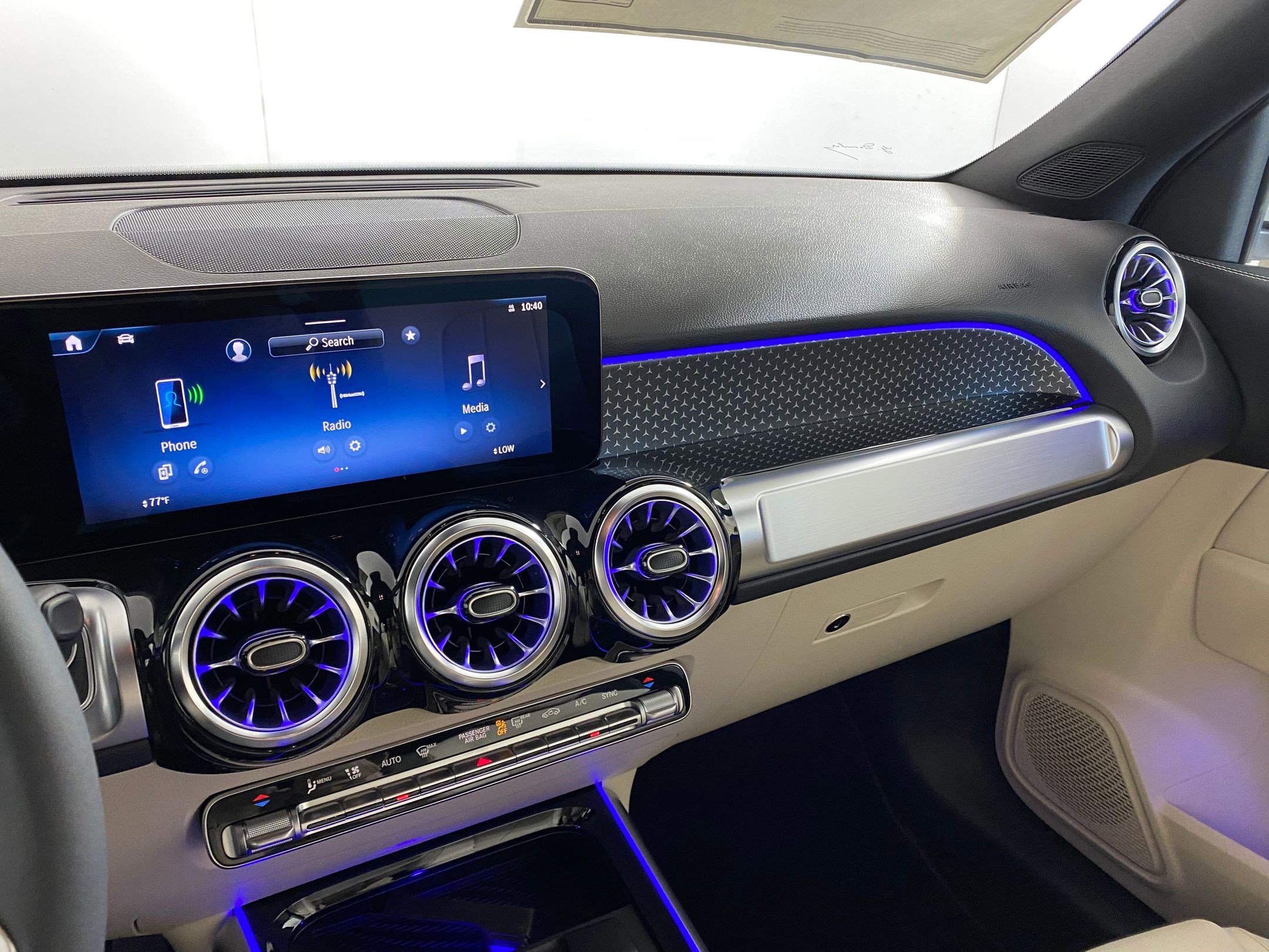 New 2025 Mercedes-Benz GLB 250 4MATIC image 23