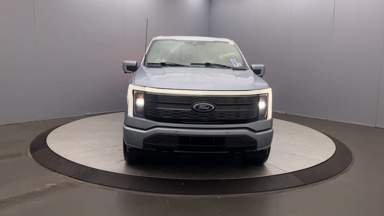 Used 2022 Ford F150 Lightning Platinum AWD/4WD image 8