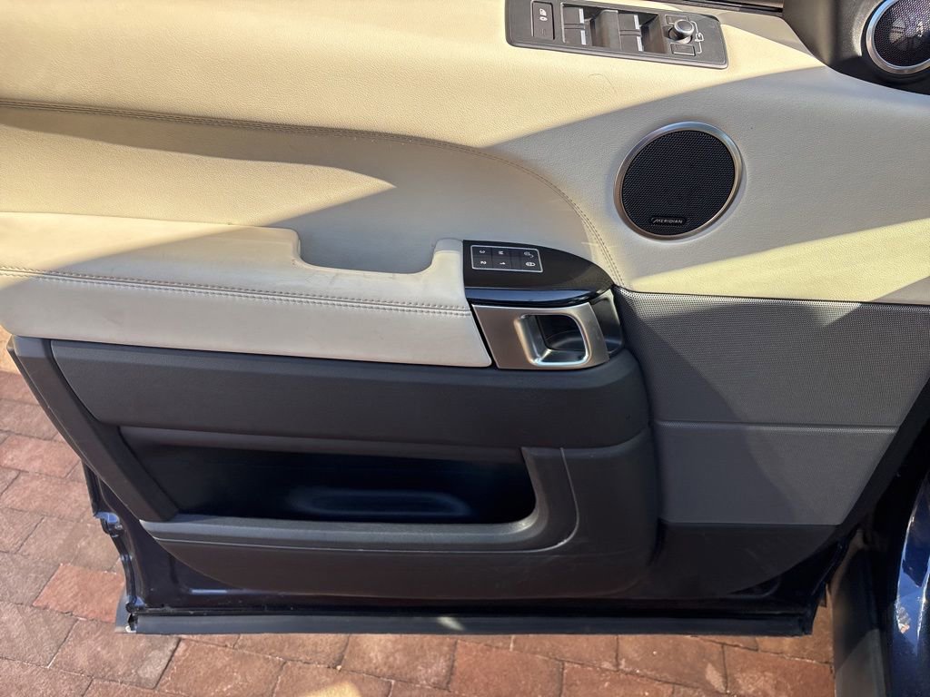 Used 2016 Land Rover Range Rover Sport HSE image 11