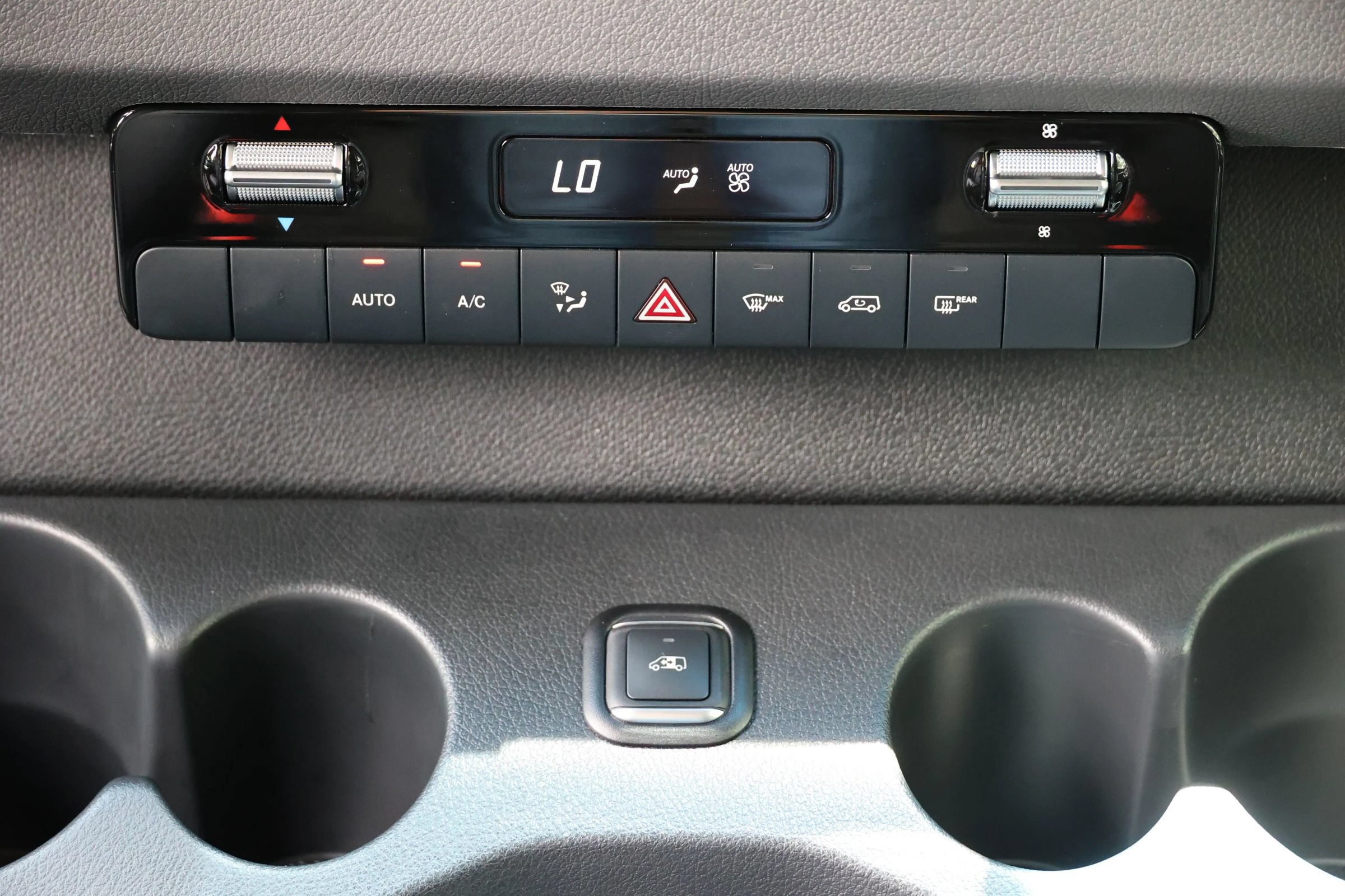 Used 2025 Mercedes-Benz Sprinter 2500 image 28