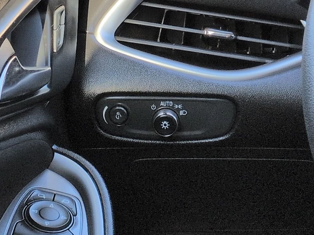 Used 2023 Chevrolet Malibu LT FWD image 24