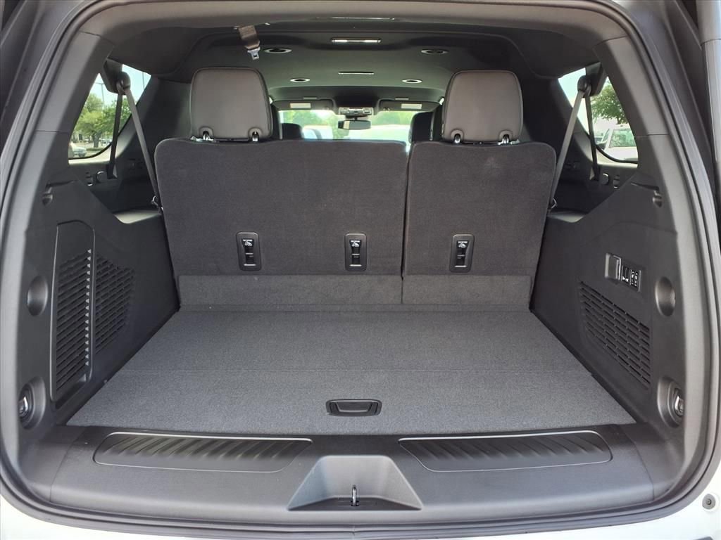 New 2026 Chevrolet Suburban LT image 12