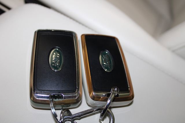 Used 2025 Land Rover Range Rover SE image 34