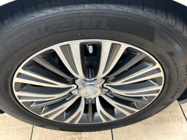 Used 2016 Kia K900 Luxury image 24