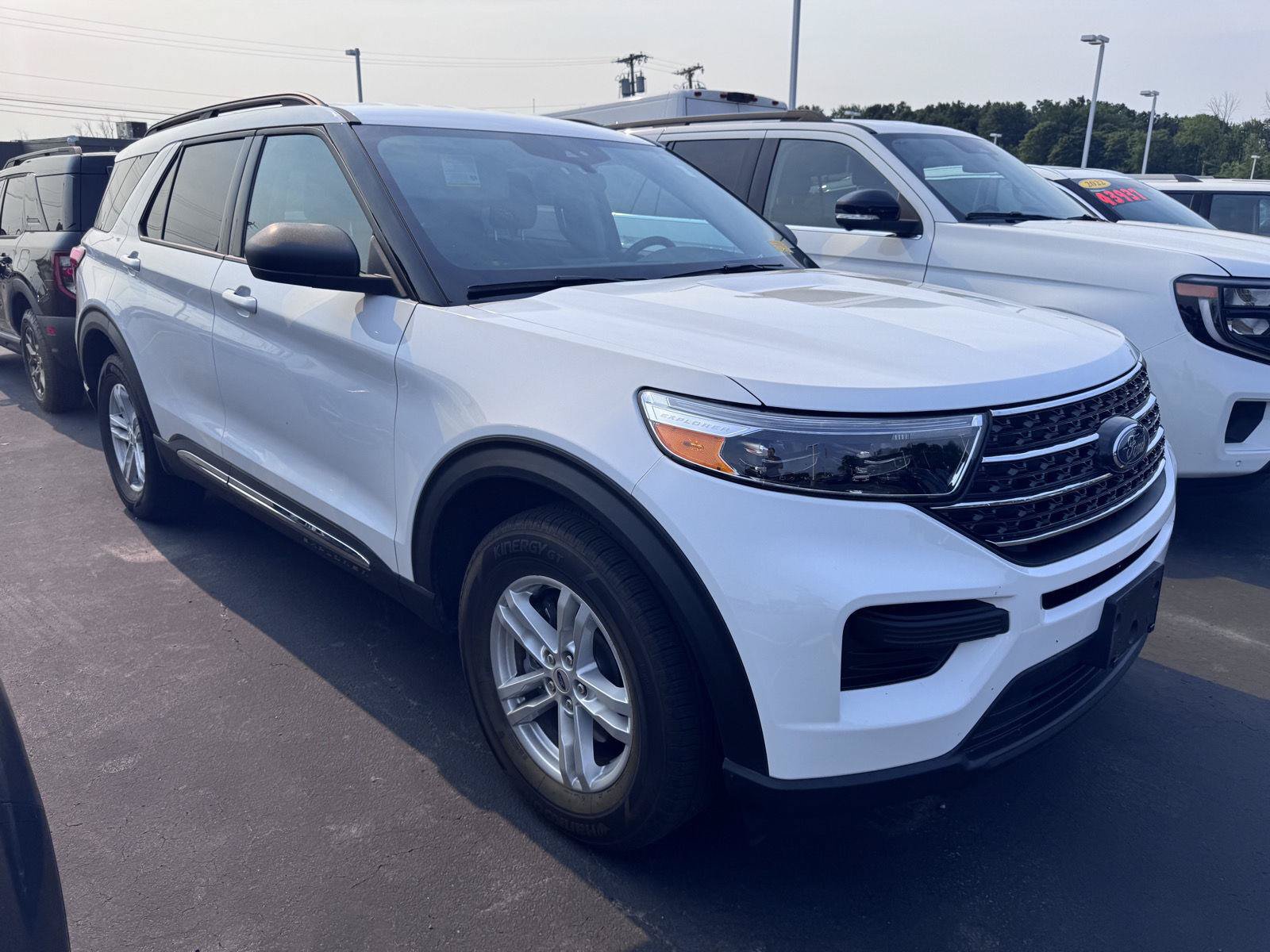 Used 2021 Ford Explorer XLT AWD/4WD image 3