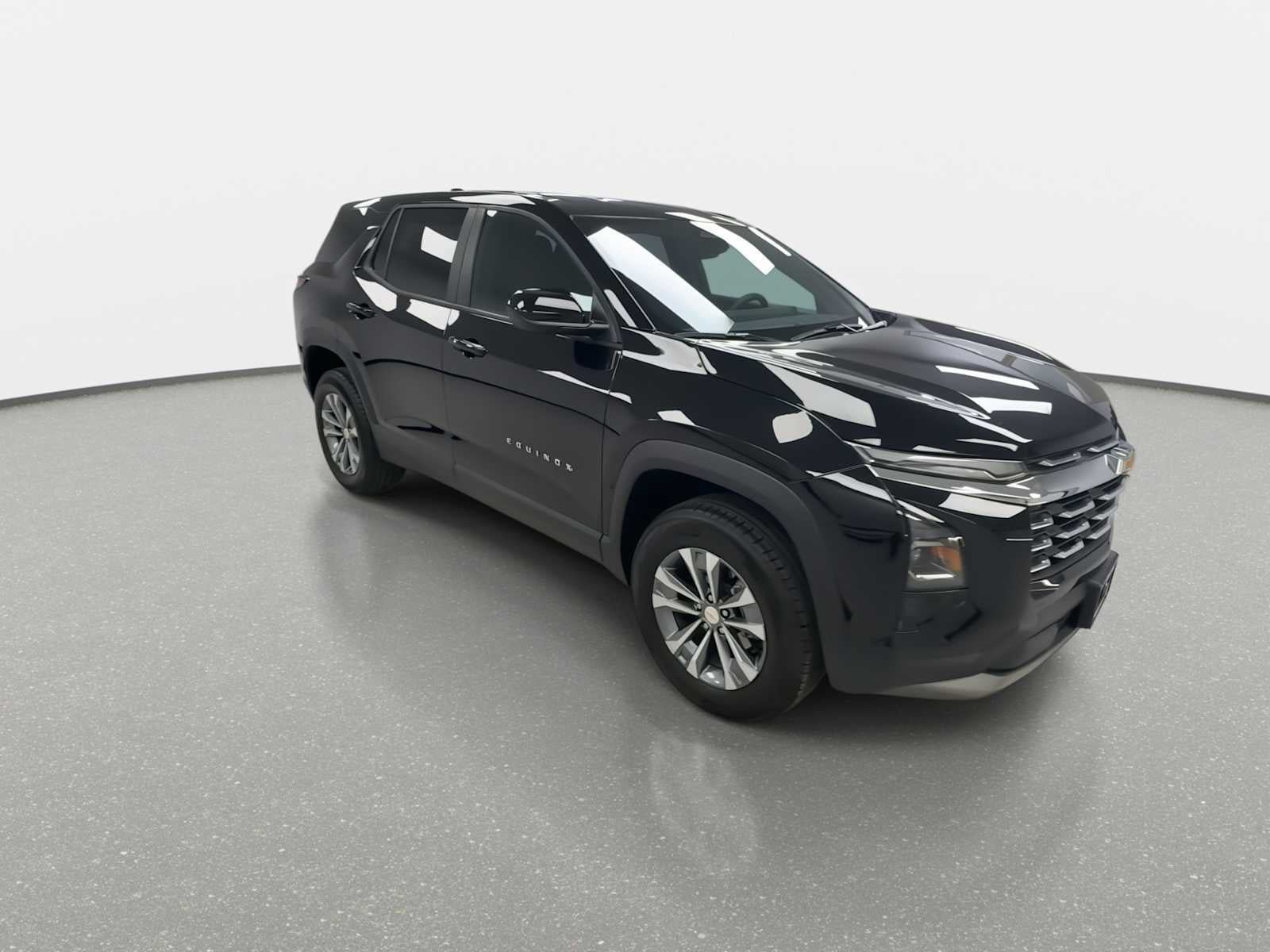 Used 2026 Chevrolet Equinox LT AWD/4WD image 2