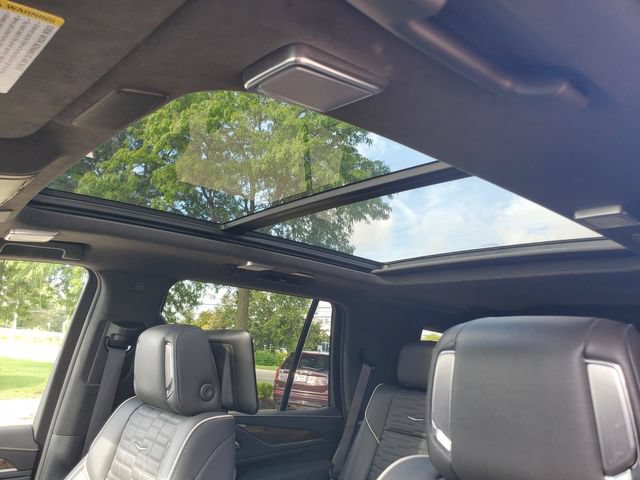 Used 2023 Cadillac Escalade Sport Platinum w/ LPO, ONYX Package AWD/4WD image 12