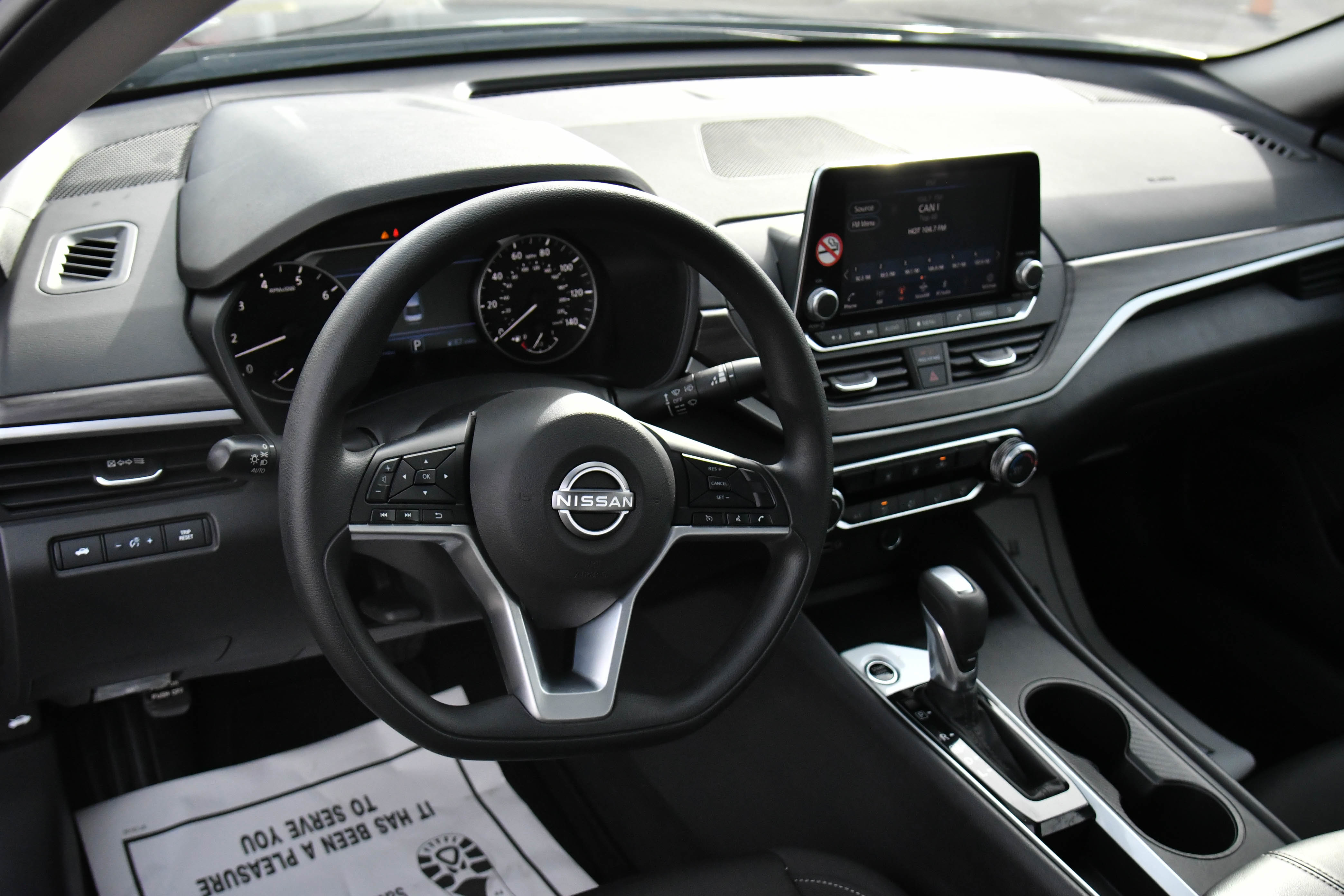 Used 2025 Nissan Altima 2.5 SV image 14