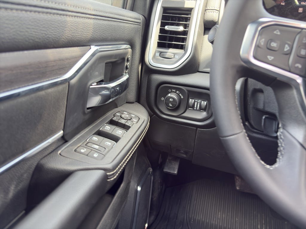 New 2026 RAM 3500 Laramie AWD/4WD image 17