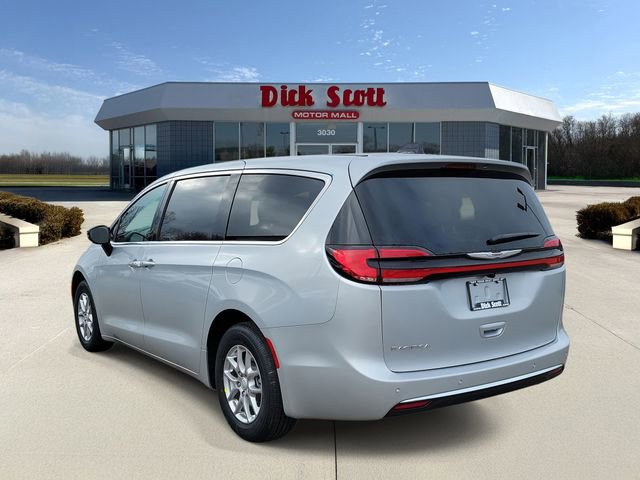 New 2026 Chrysler Pacifica Select video 3