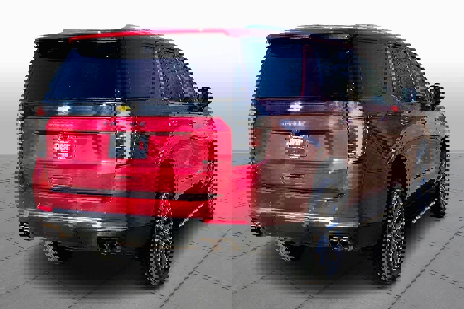 Certified 2025 Chevrolet Tahoe High Country w/ Sun And Tow Package image 12