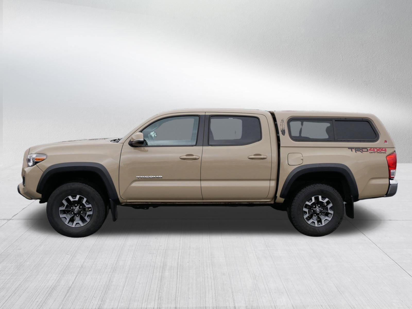 Used 2017 Toyota Tacoma TRD Off-Road w/ Tow Package (A/T) image 4