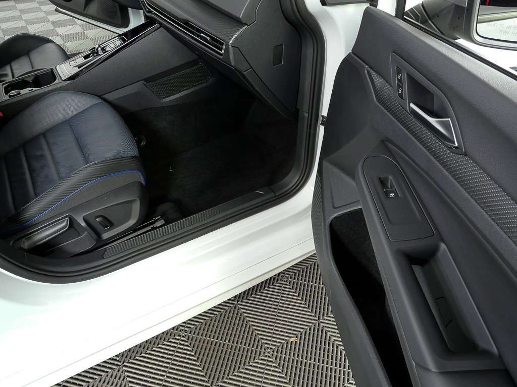 Used 2023 Volkswagen Golf R image 24