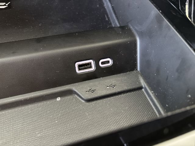 New 2025 Chevrolet Suburban Premier image 32