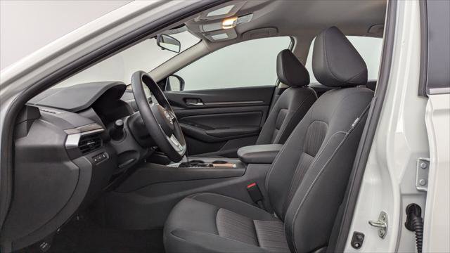 Used 2025 Nissan Altima 2.5 SV image 14