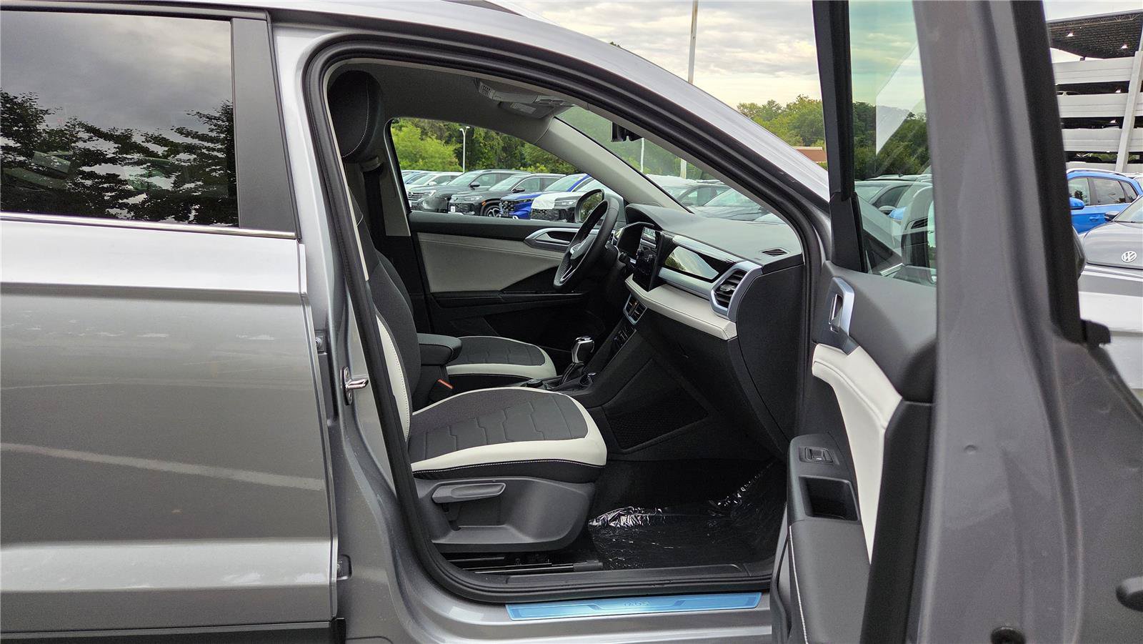 New 2026 Volkswagen Taos SE AWD/4WD image 30