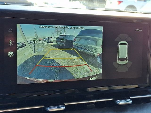 Used 2024 Kia Carnival EX image 17