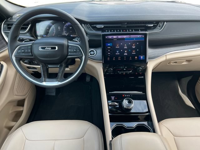 Used 2023 Jeep Grand Cherokee Limited AWD/4WD image 3