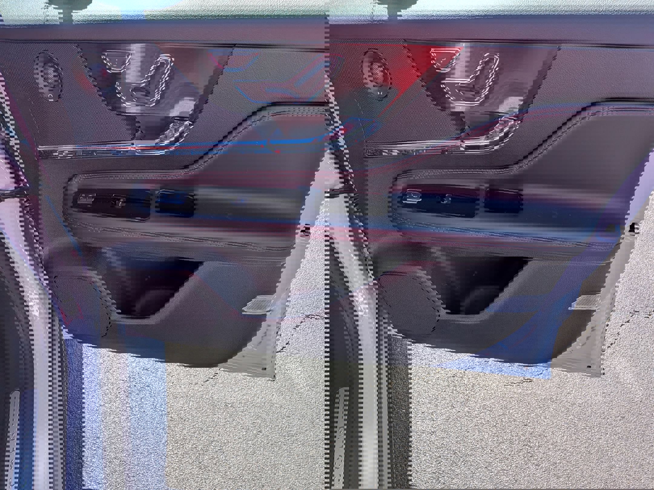 Used 2025 Lincoln Corsair Reserve w/ Equipment Group 202A image 32