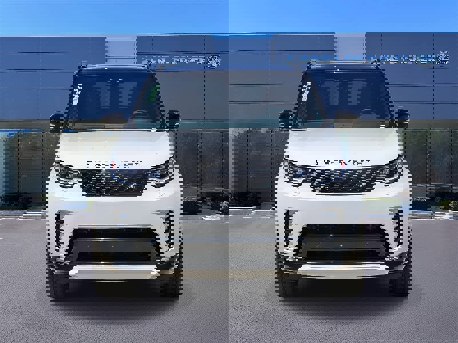 New 2025 Land Rover Discovery Dynamic SE image 2