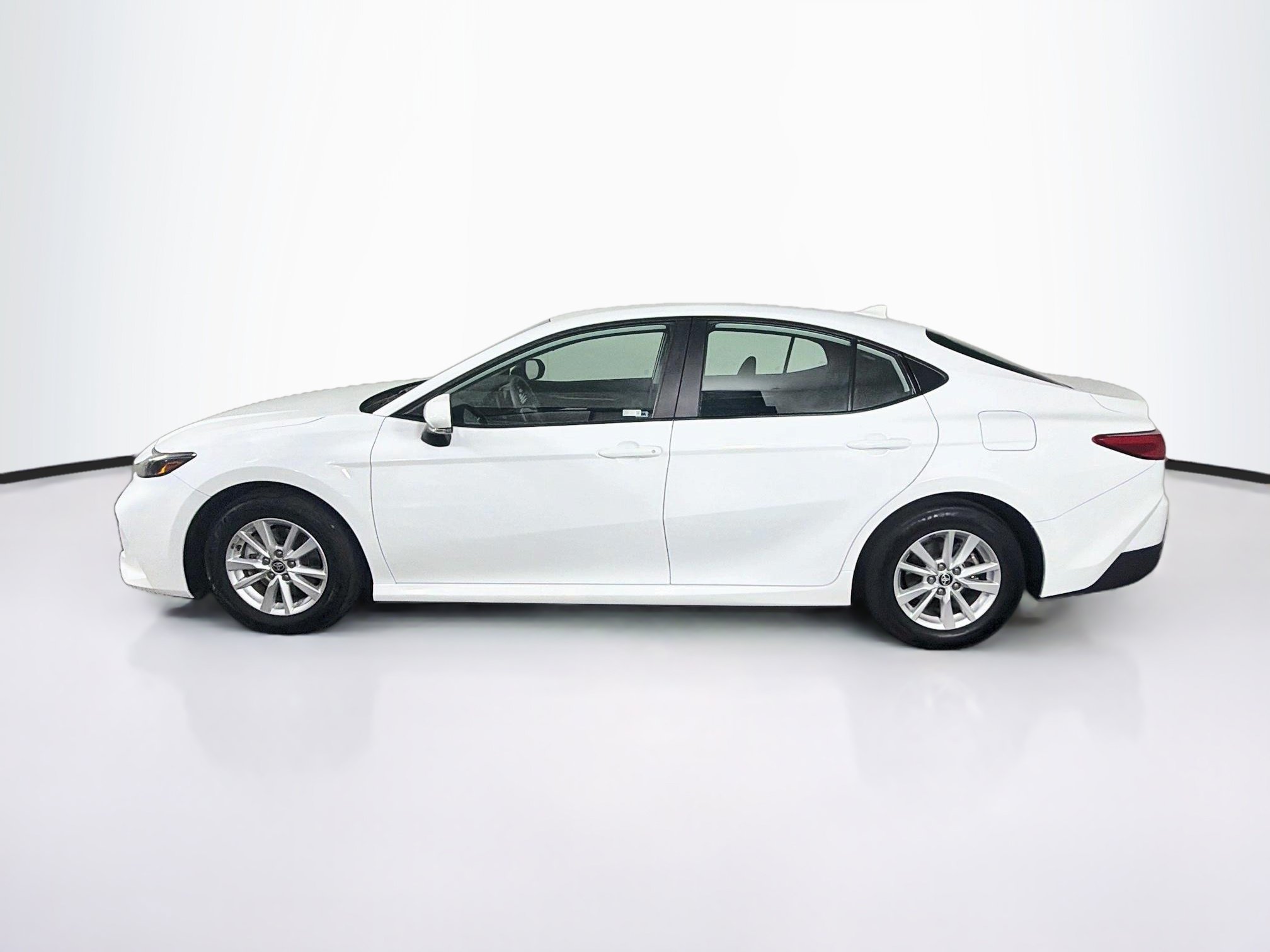 Used 2025 Toyota Camry LE FWD image 4