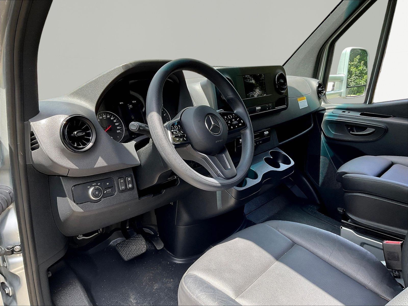 Used 2024 Mercedes-Benz Sprinter 3500 image 16