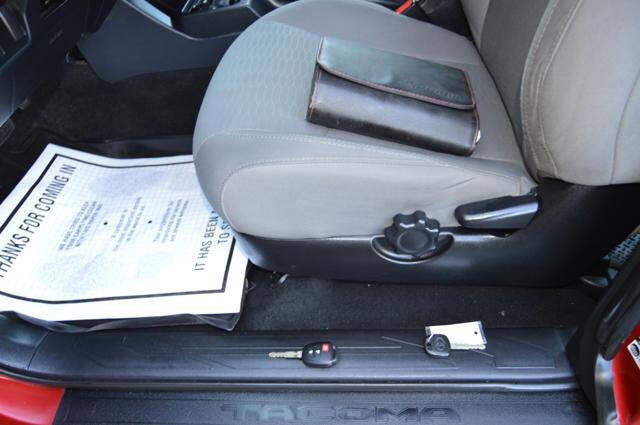 Used 2017 Toyota Tacoma 4x4 Access Cab image 33
