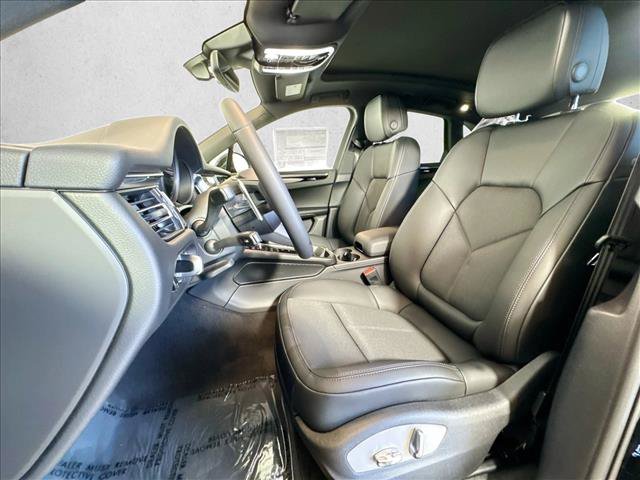 Certified 2026 Porsche Macan Turbo AWD/4WD image 5