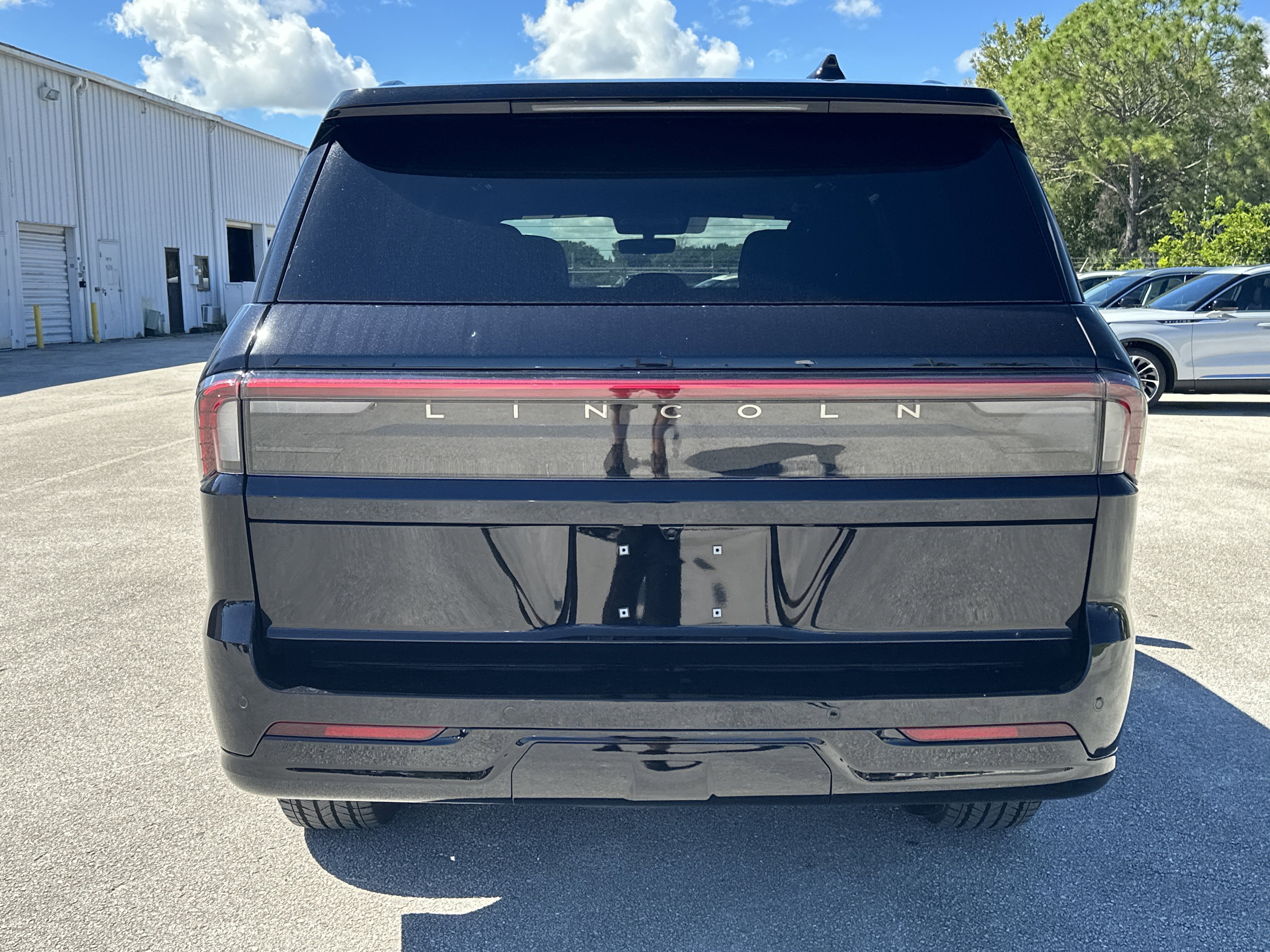 New 2025 Lincoln Navigator Reserve image 7