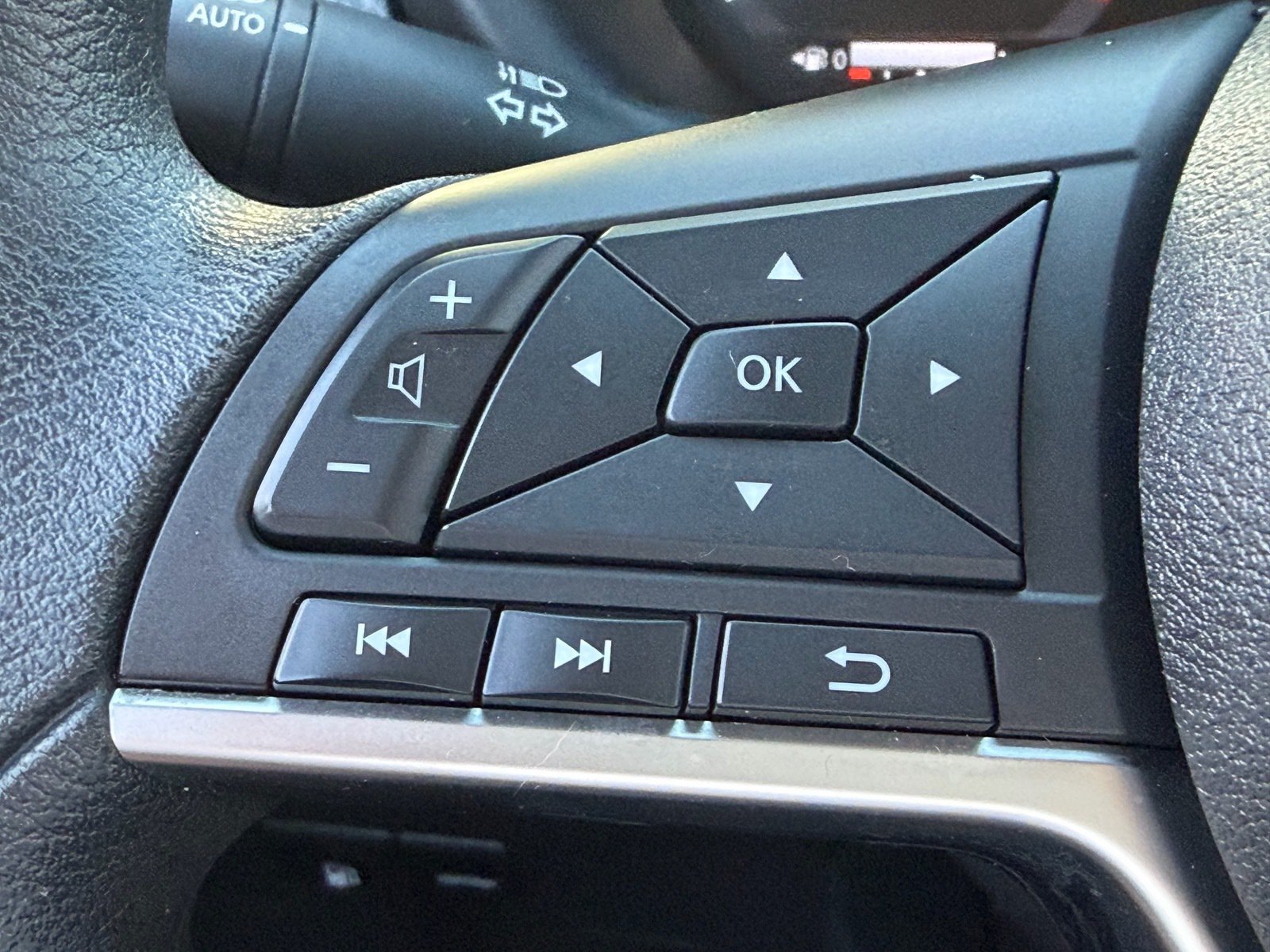 Used 2024 Nissan Kicks SV FWD image 30