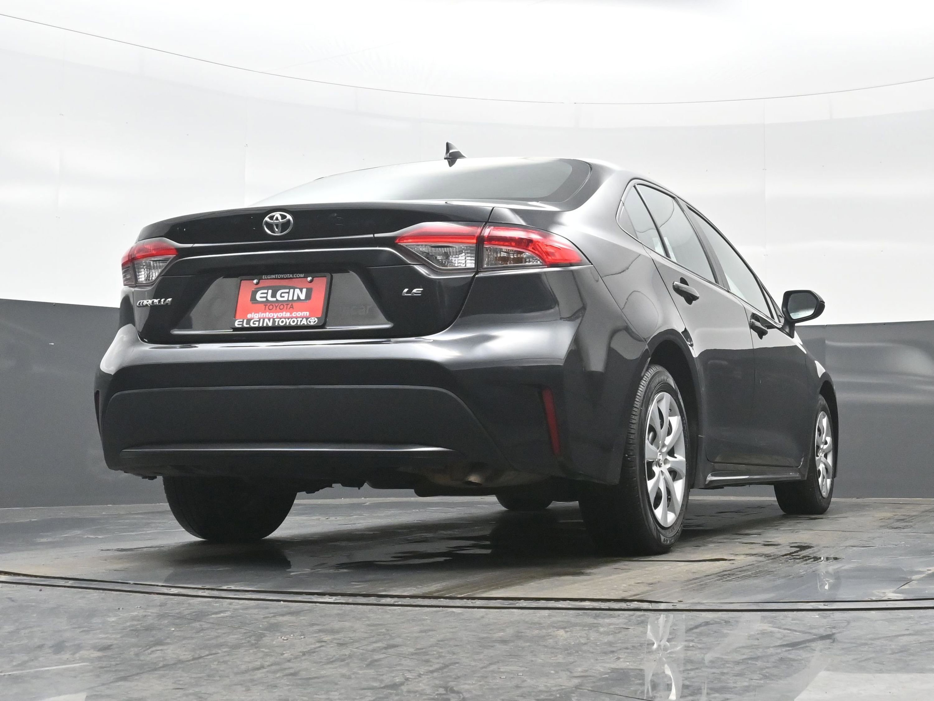 Used 2022 Toyota Corolla LE image 28
