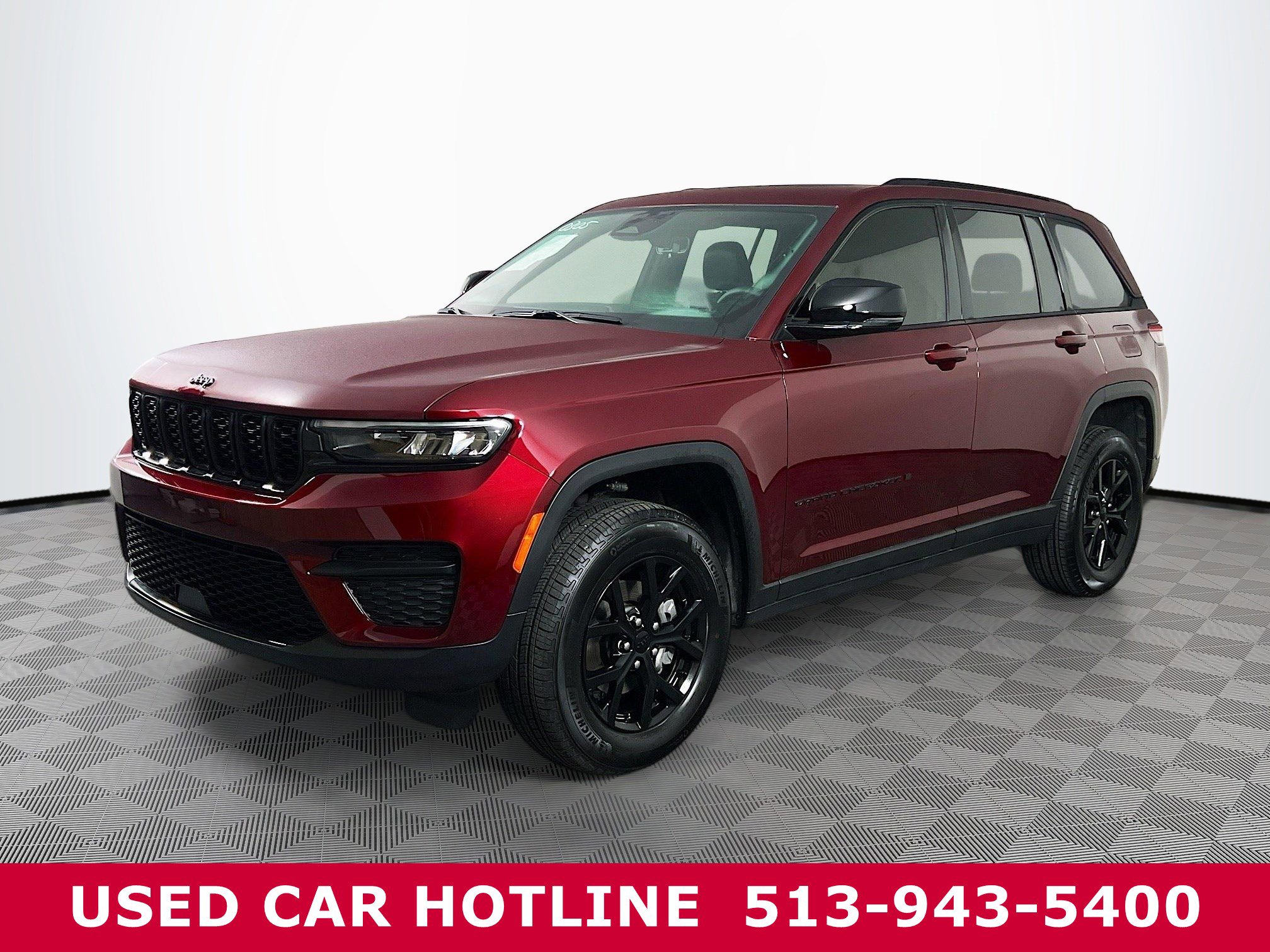 Used 2025 Jeep Grand Cherokee Altitude image 2