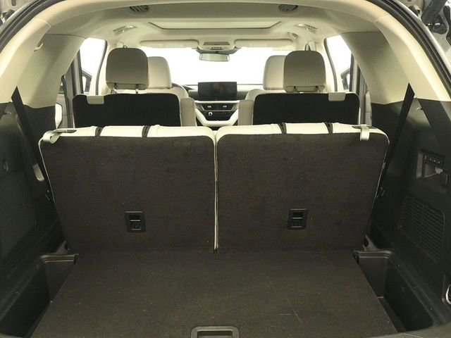 Certified 2025 Ford Explorer Platinum w/ Ultimate Package image 18