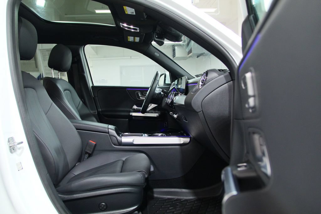 Used 2025 Mercedes-Benz GLB 250 4MATIC image 25
