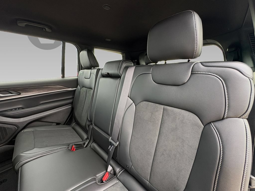 New 2026 Jeep Grand Cherokee L 2WD image 3