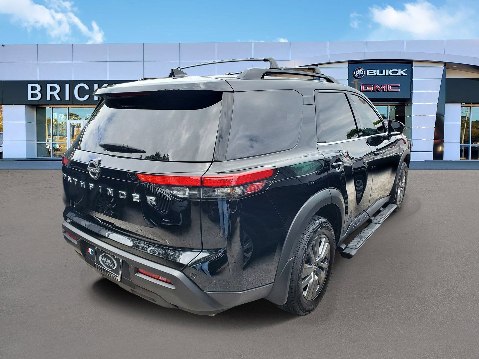 Used 2025 Nissan Pathfinder SV FWD image 3